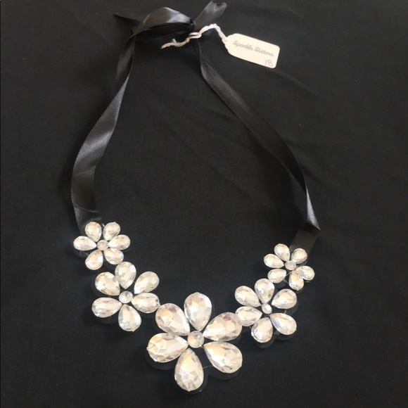 NWT Gorgeous Ribbon Necklace flower gems - Picture 1 of 2